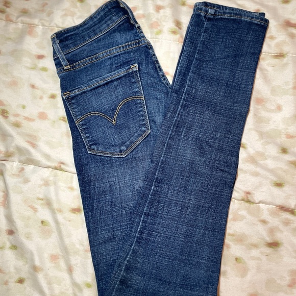 Levi’s 721 High Rise Skinny Jean - Picture 3 of 4